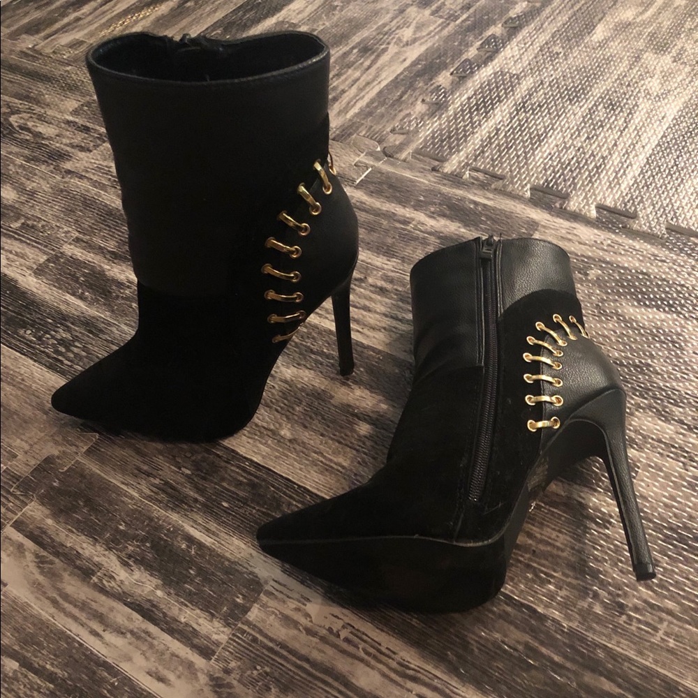 Black heal boots